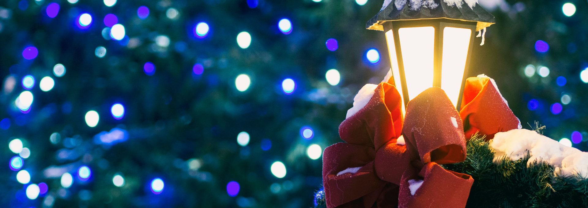 closeup photo of lantern lamp